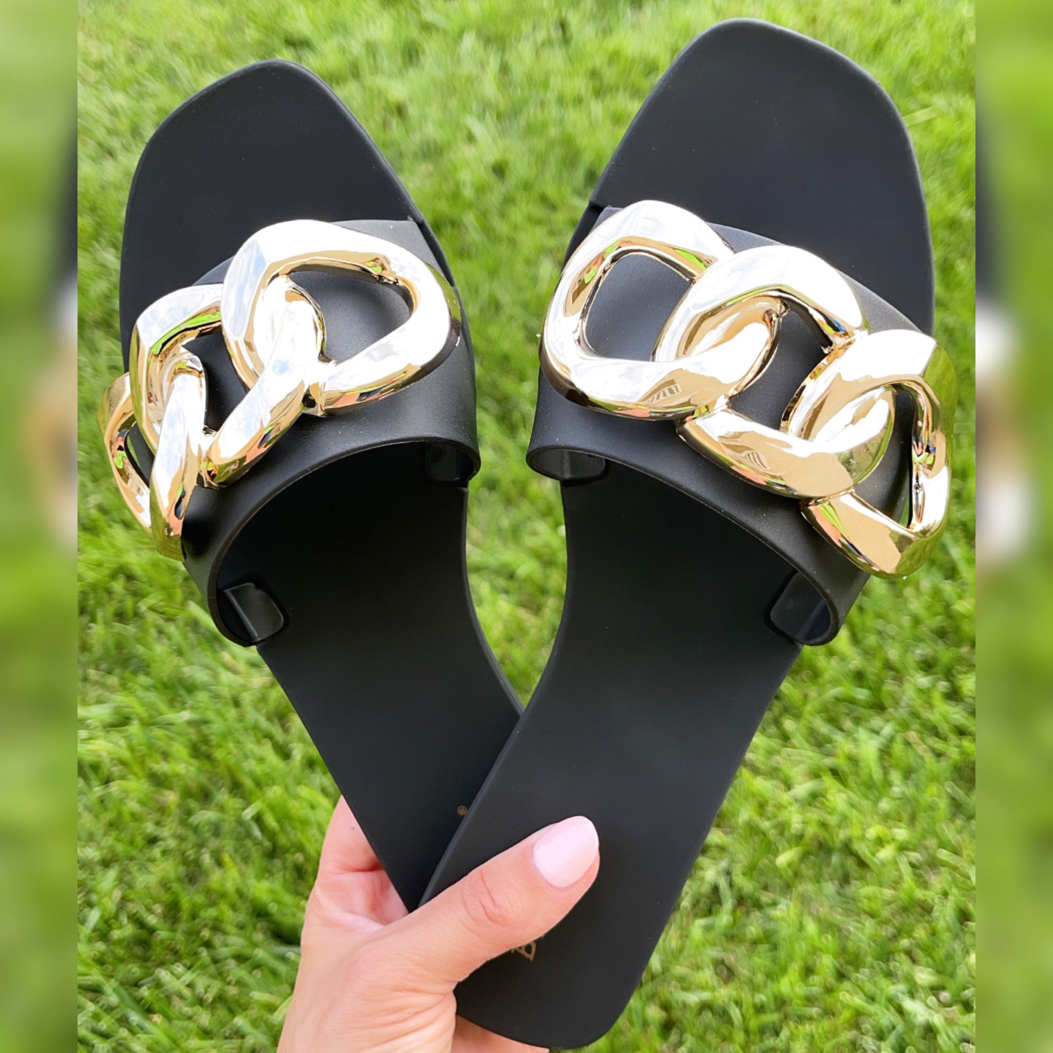 Chic Black & Gold Oversized Chain Slide Sandals (5-8)